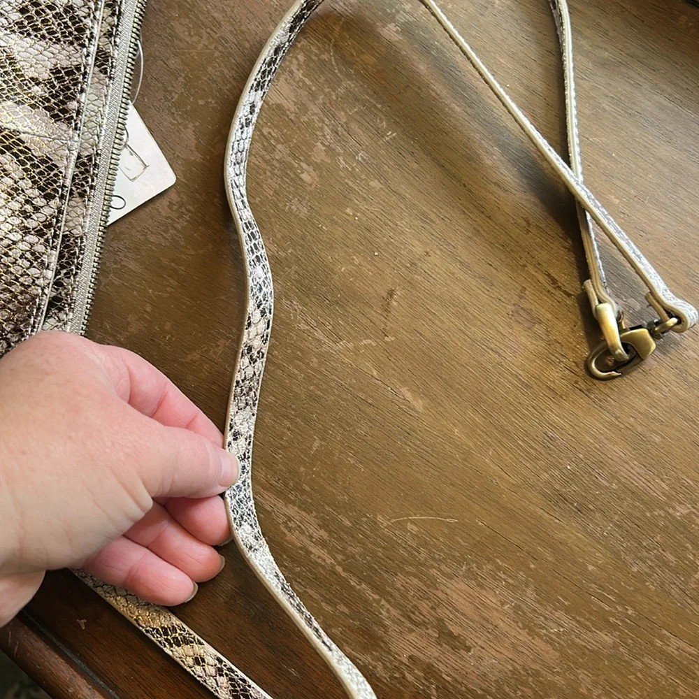 HOBO Metallic Snake Print crossbody/shoulder/wristlet NWT plus Dust bag!! - Picture 15 of 16